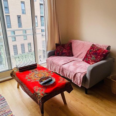 Bright Fun Relaxing Apartment In The Heart Of Epsom Dış mekan fotoğraf
