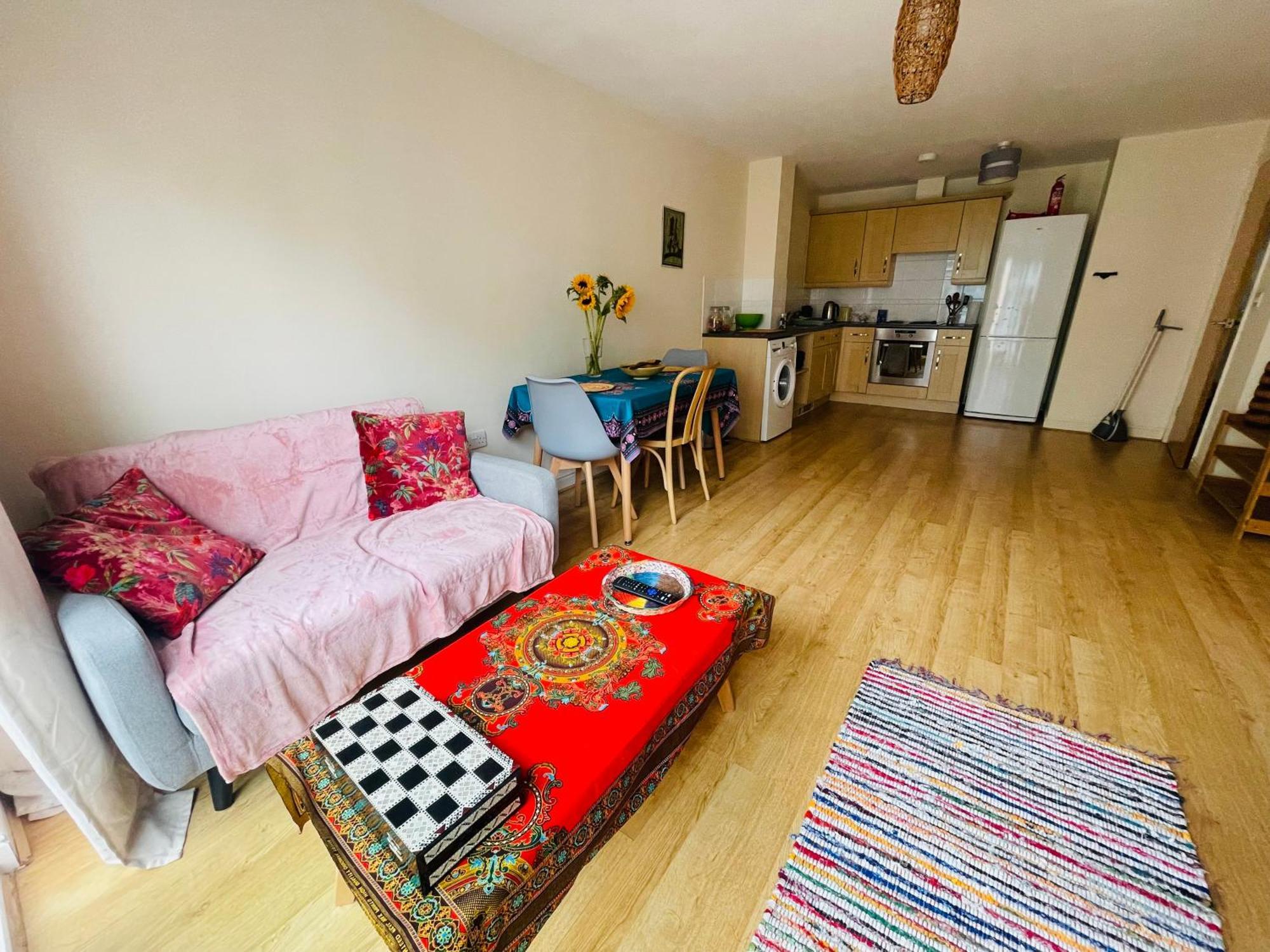 Bright Fun Relaxing Apartment In The Heart Of Epsom Dış mekan fotoğraf